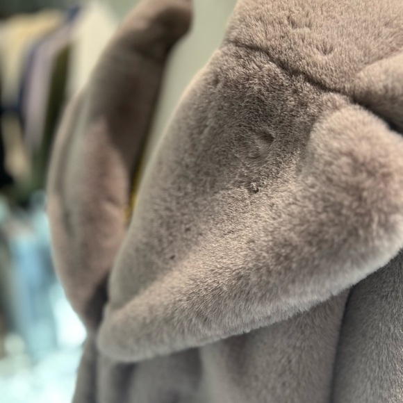 Keepsake faux violet fur coat. Size m - Picture 7 of 14